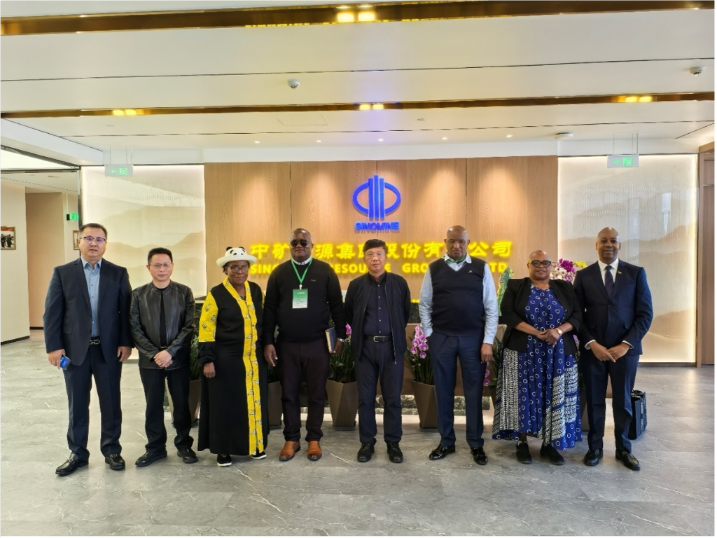 津巴布韋馬斯溫戈省省長一行到訪中礦資源集團(tuán)總部