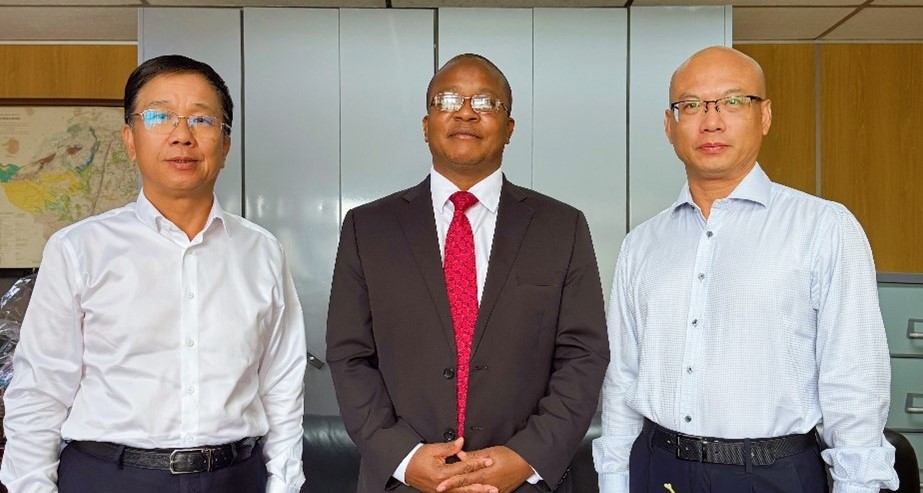 集團(tuán)董事長王平衛(wèi)拜會(huì)津巴布韋新任礦業(yè)部長波萊特&middot;坎巴穆拉